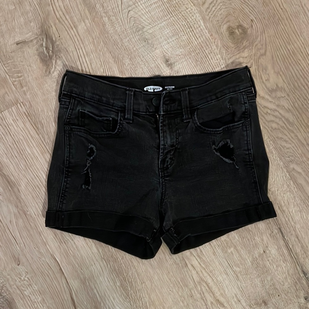Old Navy distressed mid-rise boyfriend shorts. Size 0